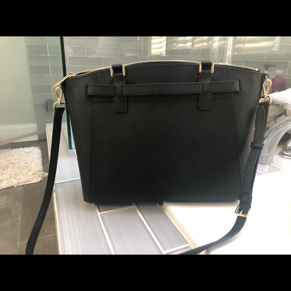 Michael Kors bag. Used once. Basically brand new. - Picture 3 of 6